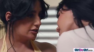 Big T, Sarah Arabic And Little Puck - Chubby Gf Licks Busty Milf To An