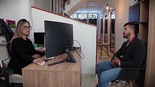 Juliana Rose - Inexperienced Young Woman Goes To Apply For A Job But Is Rejected, She Decides To Show Her Vagina To The Boss