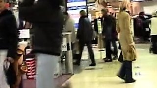 Amateur hottie fucked outdoor in public