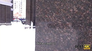 Debt4k. la 21enne darina prende un prestito, compra una pistola e restituisce