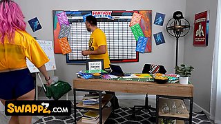 Sneaky teenies: jazmin luv & Aubree Valentine trick their stepdads to win in desire football, pt. four
