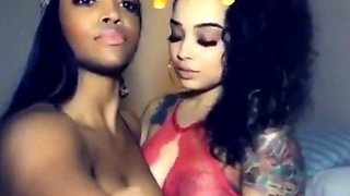 Ebony Amateur Lesbians Kissing and Squirting