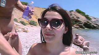 Valentina Nappi in Sexy chick fucked on the beach Video