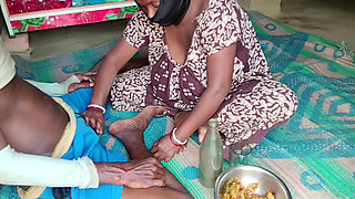 Desi bhabhi ke sath daru Piya aur doggy style chudai ki