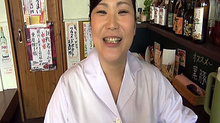 H080g06 I Visited the Signboard Wife of a Chinese Restaurant with an Interview