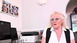 Mature granny sucking young black dick