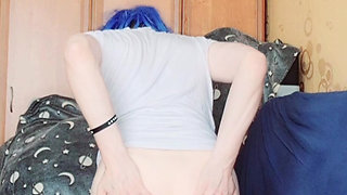 Sissy stretching his hole