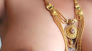 Desi Mom showing her naked body to everyone 🤤