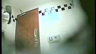 installed in a public toilet exposing girl pissing