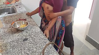 Indian Aunty Ko Kitchen Pe Husband Ne Pelke Chuda, Indian Big Boobs Bhabhi Sex Affairs in Kitchen, Indian Bhabhi Ki Chudai