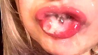 Amateur teen girlfriend toys and sucks cock at home