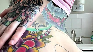 amateur amali2015 flashing ass on live webcam