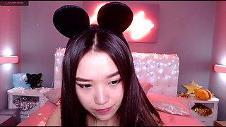 Cute Japanese webcam girl masturbates in bedroom