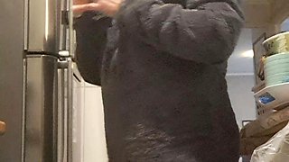 Stepmom Without Panties in the Hot Kitchen