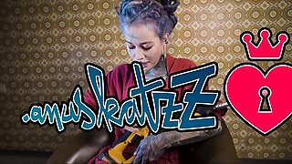 Anuskatzz testing a fuck machine in her ass