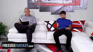 Freeuse wish - my hot stepsis honey hayes puts down her fresh game only to receive a yummy cum