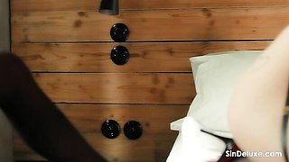 Sin DeLuxe - fingering smut