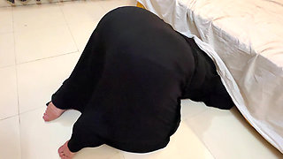 Arab Hot Maid Stuck When She Clean Under Bed - Big Ass Hijabi Girl Wear Abaya Niqab & Panty