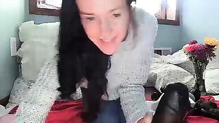 Amateur brunette chick toying her ass and pussy on webcam