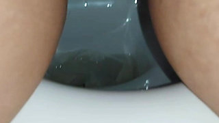 Housewife Pissing