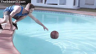 21yo babe gets doggystyled by her lover