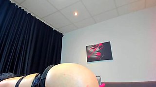 Booty and huge boobs milf webcam solo tease