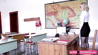 Dollish Ash Hollywood's milf porn