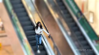 Katty Wetting Jeans And Pee In The Shopping Mall