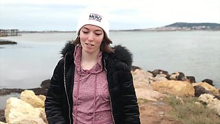 Rose is blowing out two big candles for her 20th birthday! - Jacquie et Michel TV