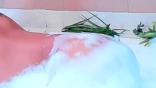 Foam Butt Shake