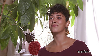 Ersties - Lexi loves the gaze of others and the dildo in her