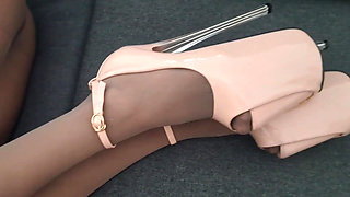 MILF with Perfect Body Shows off in Heels and Pantyhose