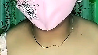 Desi bhabhi showing her nude body on video call to a customer