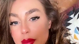 PUSSY BABE BRUNETTE masturbating