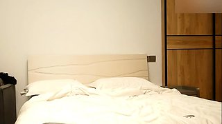 Amateur Asian girlfriend in threesome