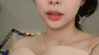 Good-looking Korean female anchor masturbates Korean+BJ live broadcast, ass, stockings, doggy style, Internet celebrity, oral sex, goddess, black stockings, peach butt Season 28