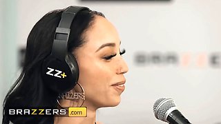 Horny girls Alexis Fawx & Alexis Tae have their bungholes crammed after the greatest podcast - brazzers