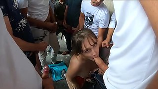 un excellent bukkake avec plein de bites