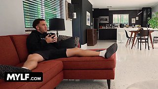 Fortunate stepson catches his kinky stepmom with a booty speculum and packs her with hot sperm - mylf classics