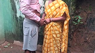 Komal Aunty Hot Indian Desi Fucked Hard by Trilokinath in Hindi