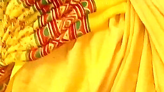 Desi Bhabhi in Yellow Sari Romantic Sex Vedio.
