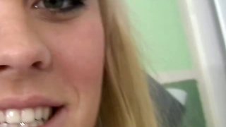 Blonde pregnant babe playing her pussy using vibrator
