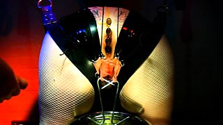 Amateur preggo hoe toys her pussy close up in fetish solo
