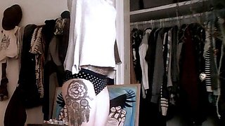 Hot amateur webcam teen masturbates for their fans