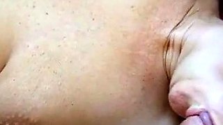 Deutsche Milf Amateur liebt das Schlucken des Sperels