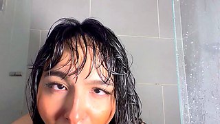 Shower Toy Play with a Curvy Babe