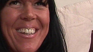 Curvy MILF Peaches Makes Her Porn Debut for Maturenl!