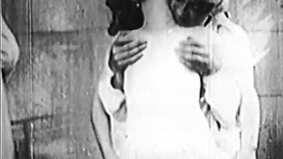 Amateur women fuck guy in amateur group sex porn