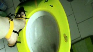 Close up fuck girl in big cock