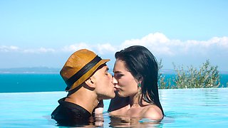 Leanne Lace seduced the man by the pool peaches